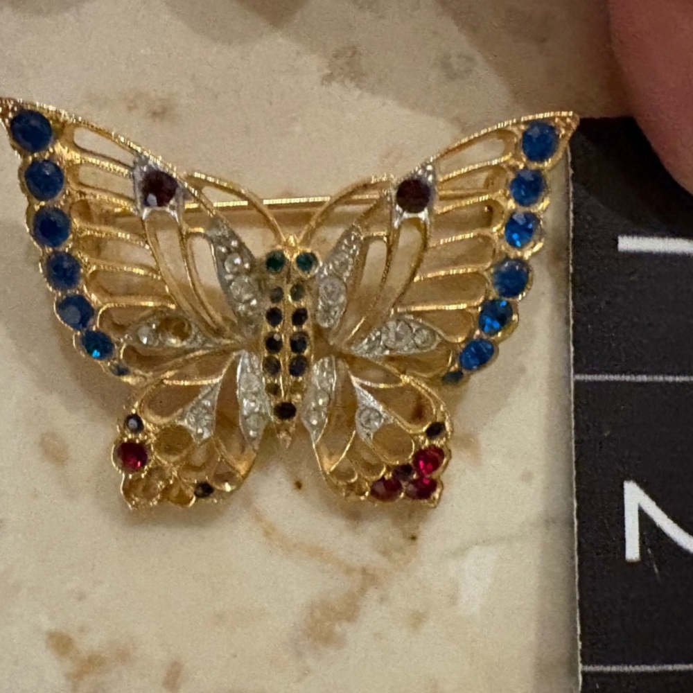 Vintage Signed Butterfly Brooch – Multi-Color Rhinestones, Gold Tone - Picture 6 of 6